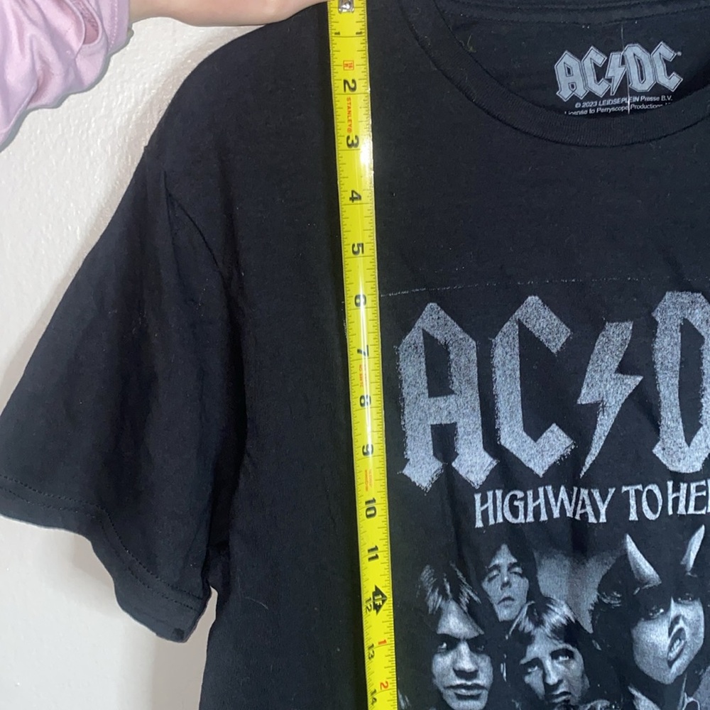 🪿NWT AC/DC Black graphic tee! - Picture 4 of 7